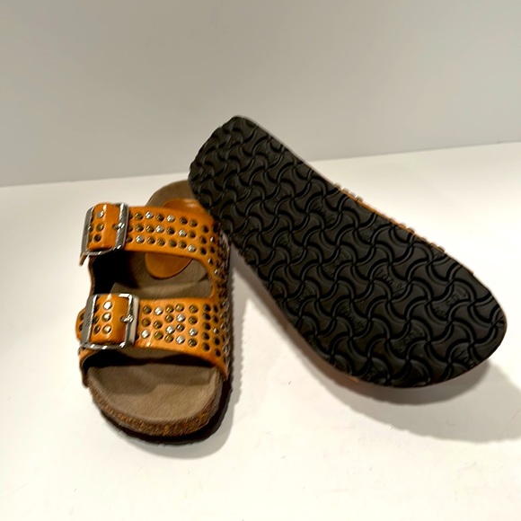 100% Lady’s Sandal - Picture 3 of 3